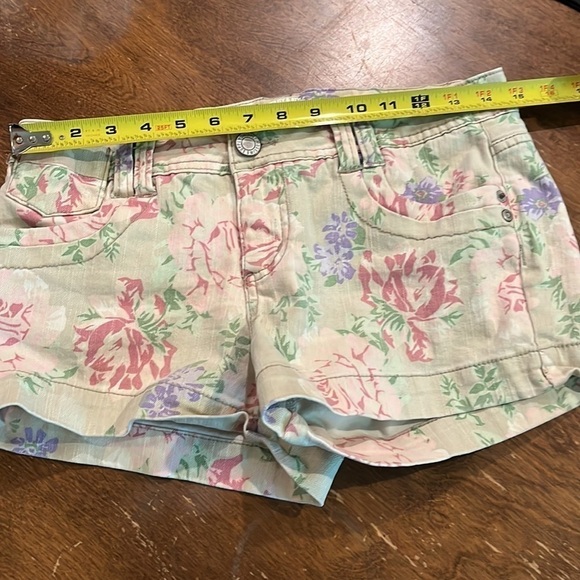 Mission Floral Jean Shorts - Picture 4 of 4